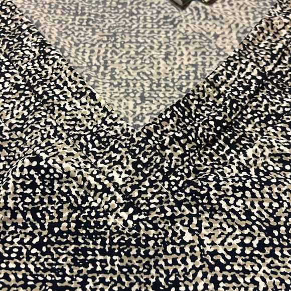 Tahari Sleeveless Top - Picture 8 of 8